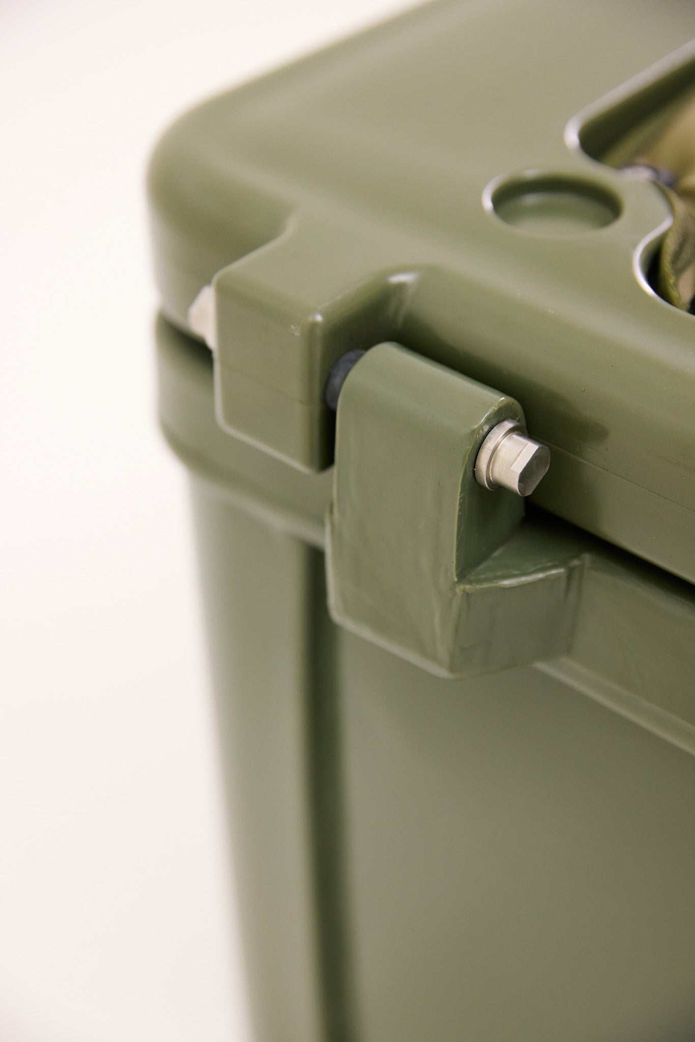 45L Rogue Ice Cooler with canvas seat